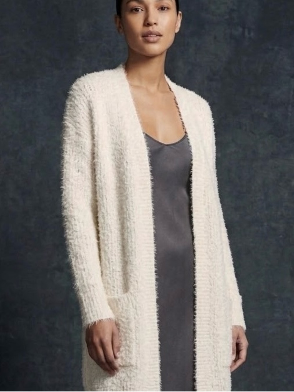 Abercrombie & Fitch Ivory
Open-Front Fuzzy Cardigan
Ultra Soft